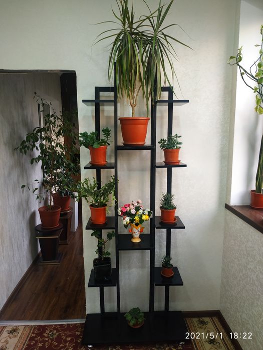 Подставка для цветов из дерева