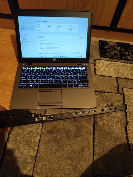 Laptop hp cu dock de incarcare