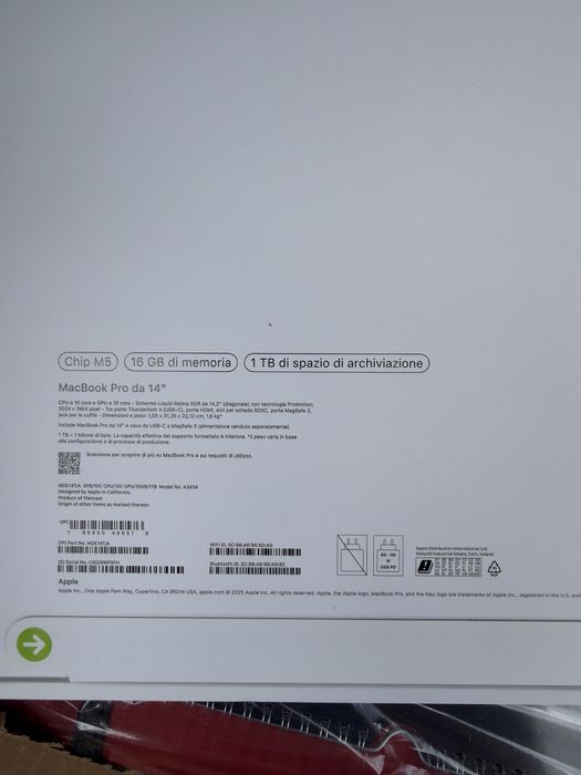 14” MacBook Pro с M5, 16GB RAM и 1TB SSD