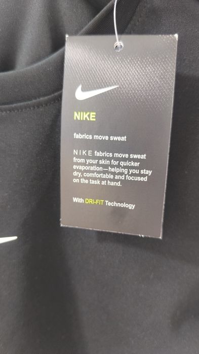 Спортивный топ женский укороченный