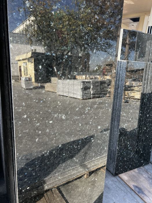 Norvegiya labradorit emerald blue pearl Norway лабрадорит гранит