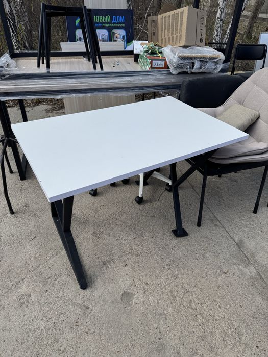 Офисный стол белый