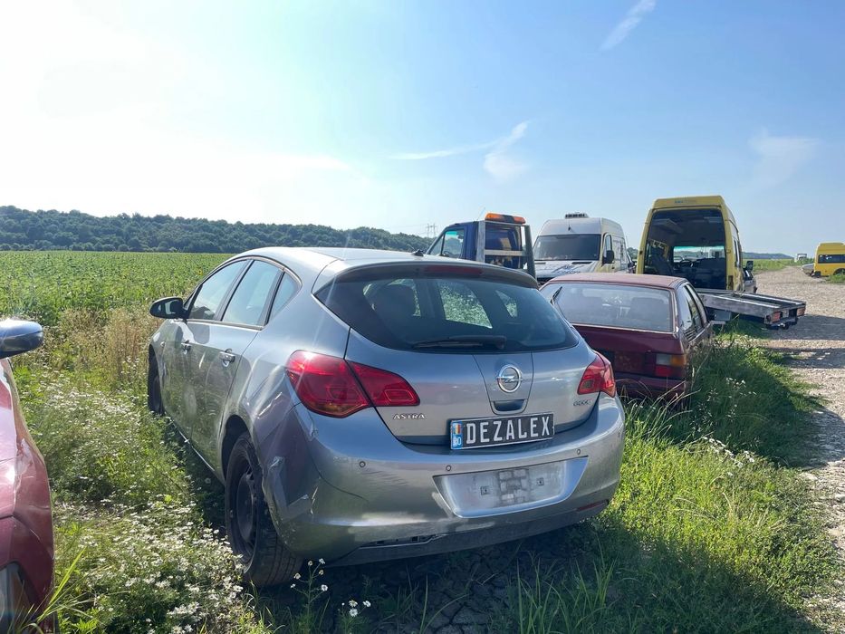 Dezmembrari Opel Astra J Benzina