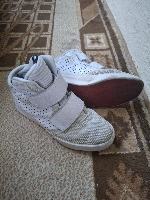 Adidasi nike flystepper 2k3 cu talpa rosie