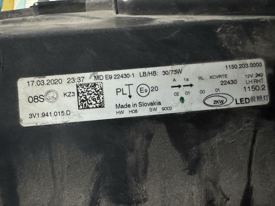 Far Skoda Superb 3 2020 Led Matrix stanga