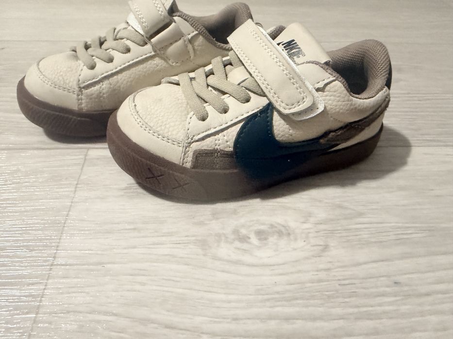 Детские кроссовки