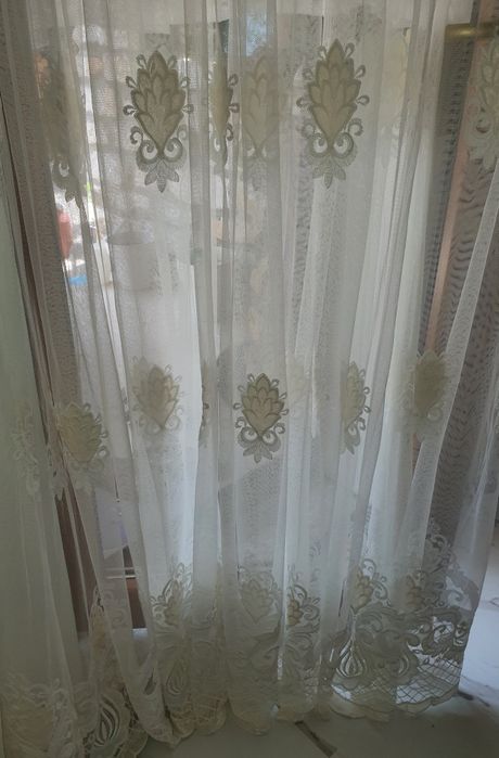 Перде с нежна бродерия