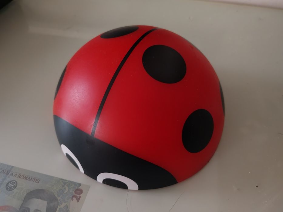 Buburuza solara ikea gărgăriță rosu cu negru