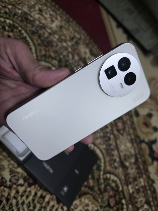 Realme GT8 в наличии