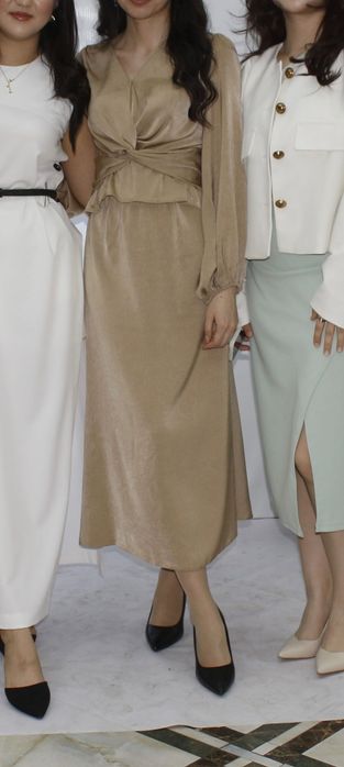 Платье(верх, низ отдельно идёт ) бежевая, s,m размер ,