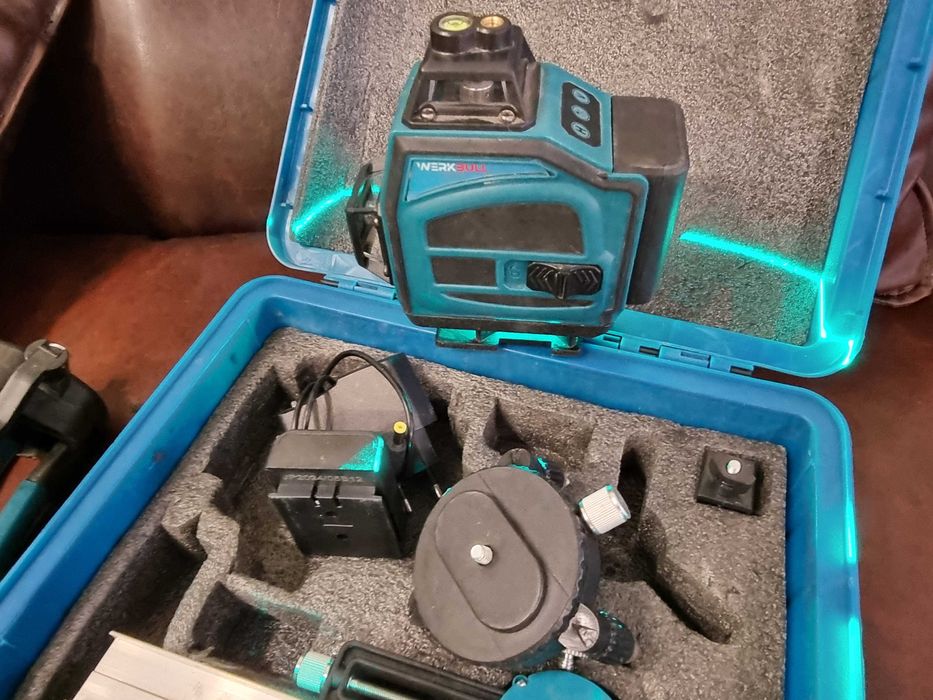 Лазерен нивелир, зелен цвят