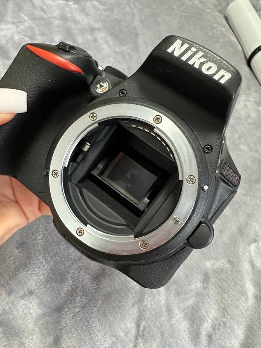 Nikon D5600 (Fără obiectiv, DEFECT)