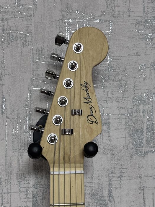 Продаю электрогитару stratocaster новую