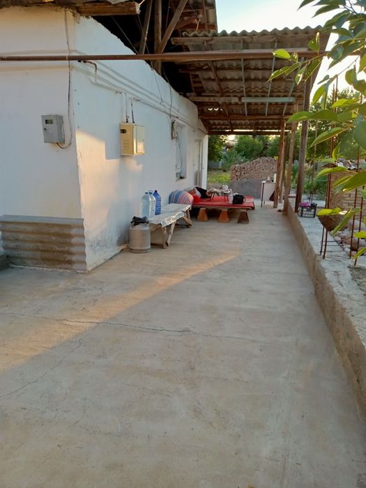 Uy sotiladi 8 sotix 3 xona