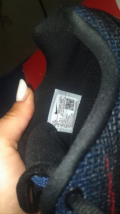 Adidași Nike, noi fara eticheta