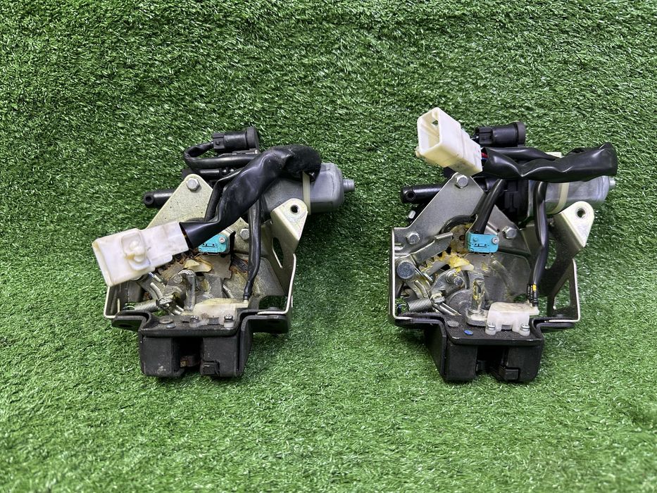 Замок багажника LC200