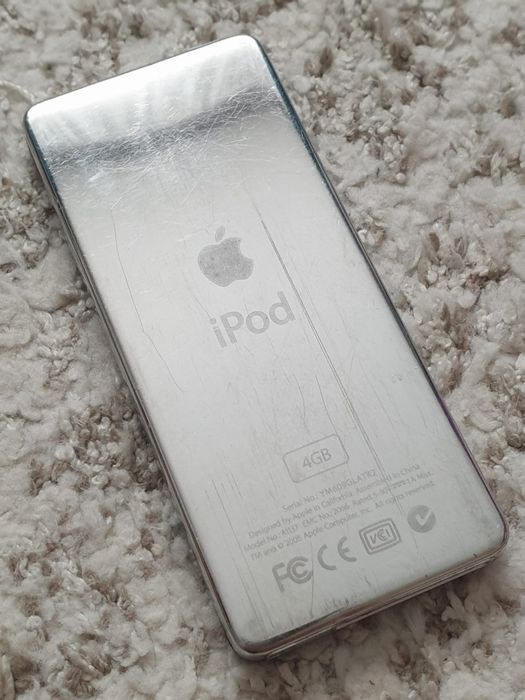 Vând Apple iPod Nano.