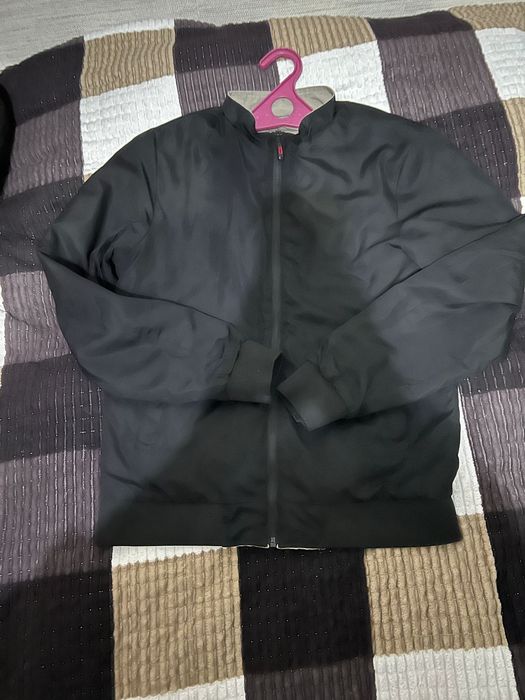 Продаю куртку осень весна