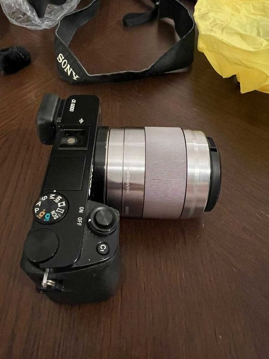 Sony A6000 + обектив Sony 50mm f/1.8 OSS – пълен комплект с кутия