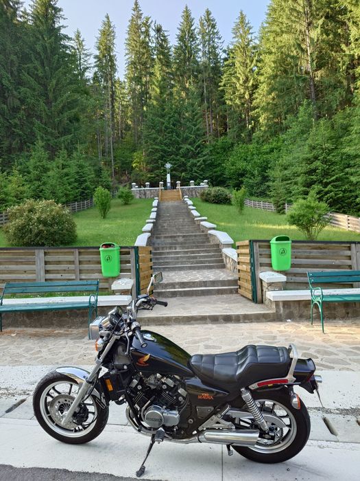 Motocicletă Honda Magna V30