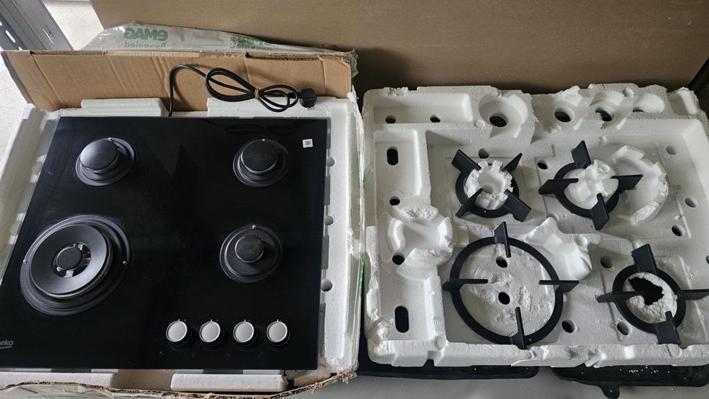 Plita incorporabila BEKO pe Gaz, sticlă neagră. 4 arzatoare, Wok,