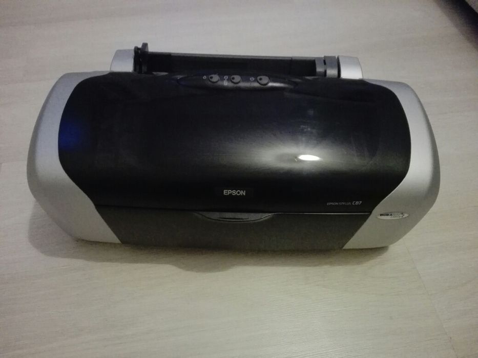 Продам цветной принтер.