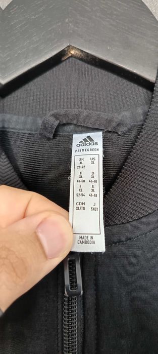 Adidas размер XL мъжко горнище с цип в черен цвят отлично