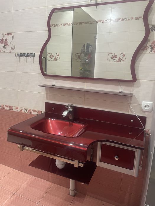 Раковина с зеркалом