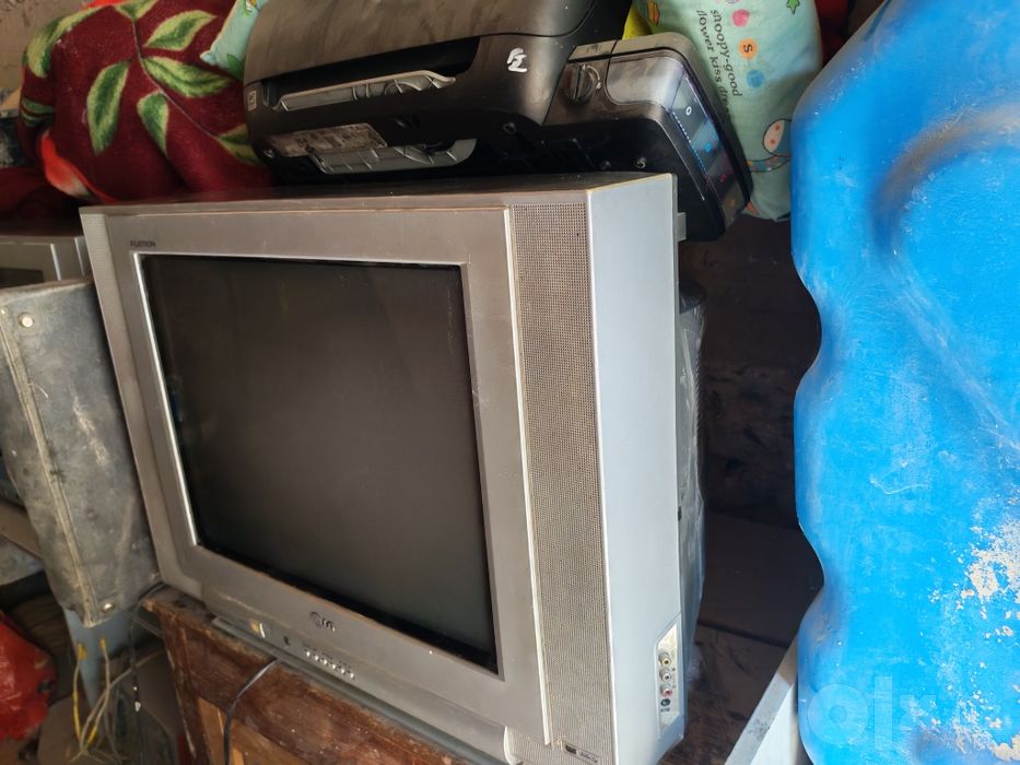 Eski televizor sotiladi