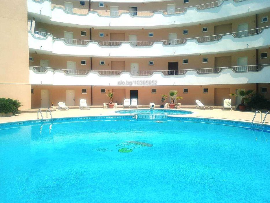 Отлично студио без такса поддръжка с хубав басейн, 200 метра от морето