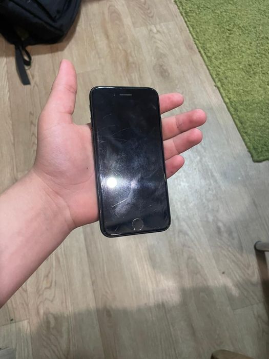 Продам два 7 айфона