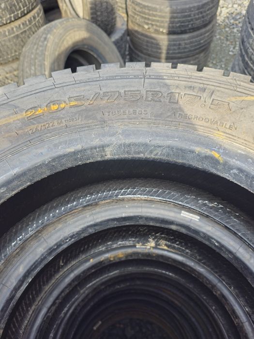 Anvelope 205 - 215 75 r 17.5 de direcție și de tracțiune.