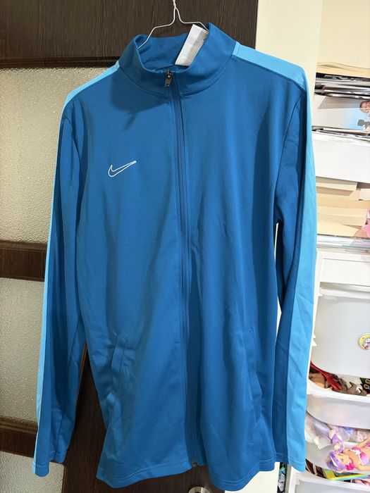 Найк амцунг М размер