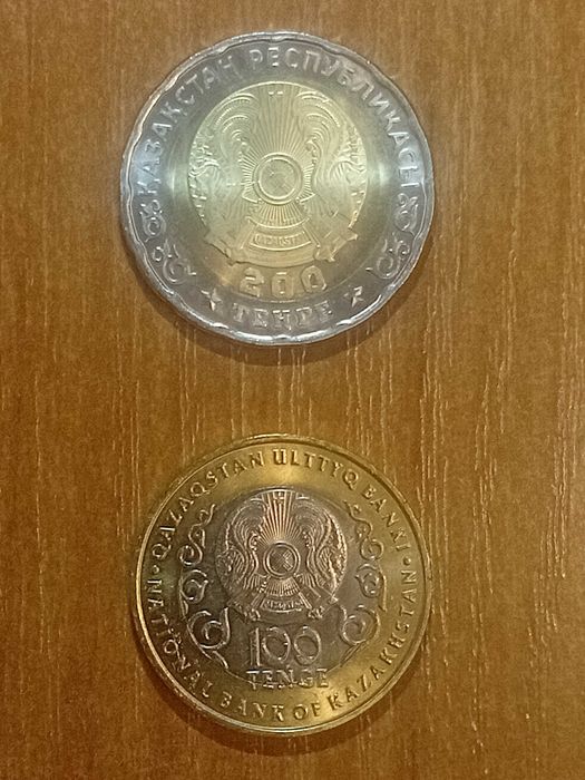 продам две монеты  юбилейные