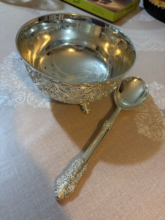 Продам чашку     под серебро