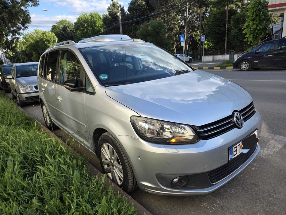 VOLKSWAGEN Touran 2013