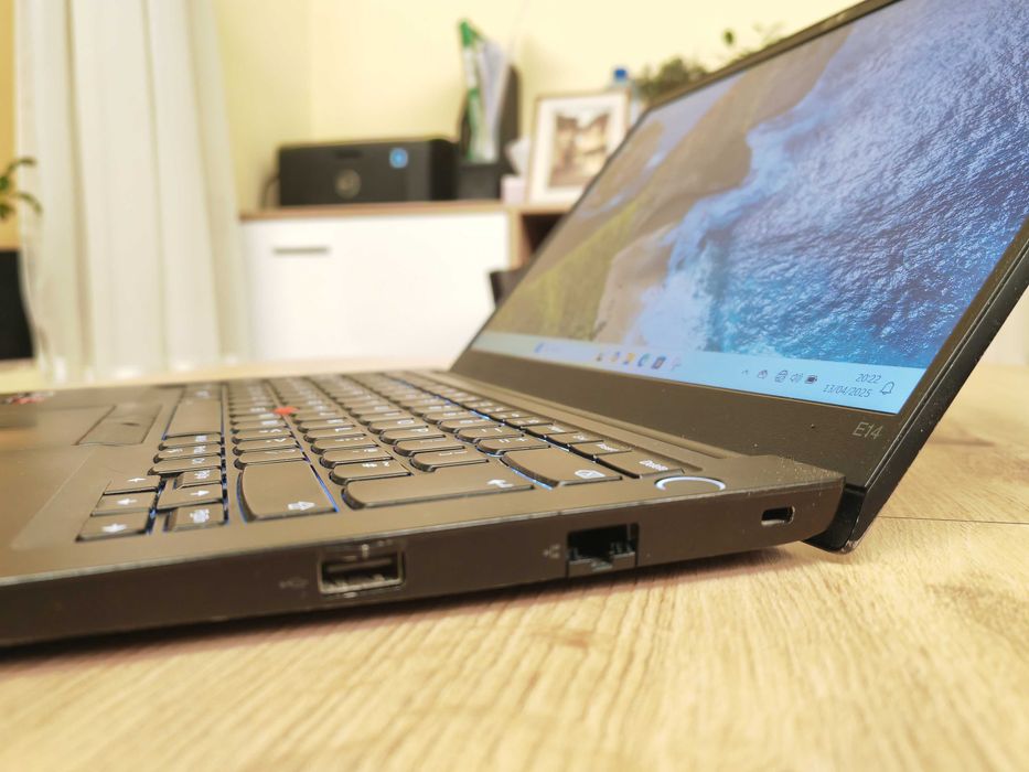 аптоп Lenovo ThinkPad Е14 с 6-ядрен Ryzen 5 5500U 14" FHD, 256GB 8GB