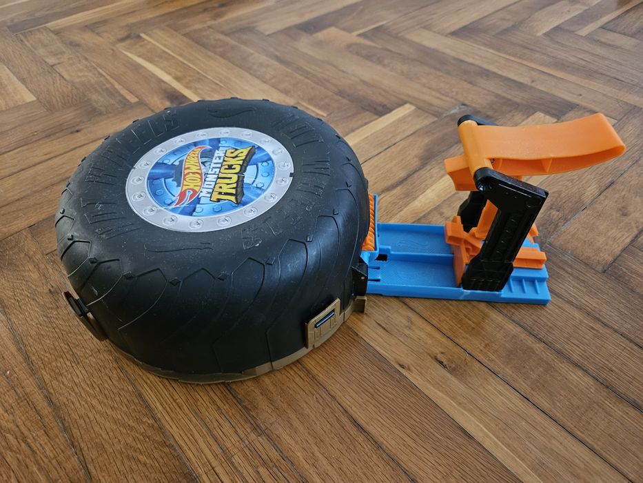 Писта Hot wheels monster truck