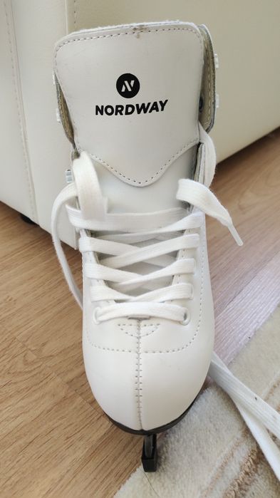 Коньки фигурные новые