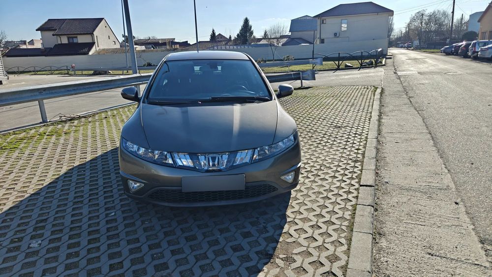 Honda Civic Masina este in stare foarte buna.