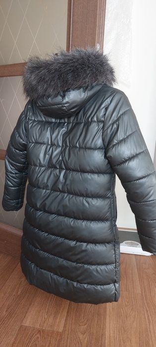 Продам зимний пуховик на девочку подростка