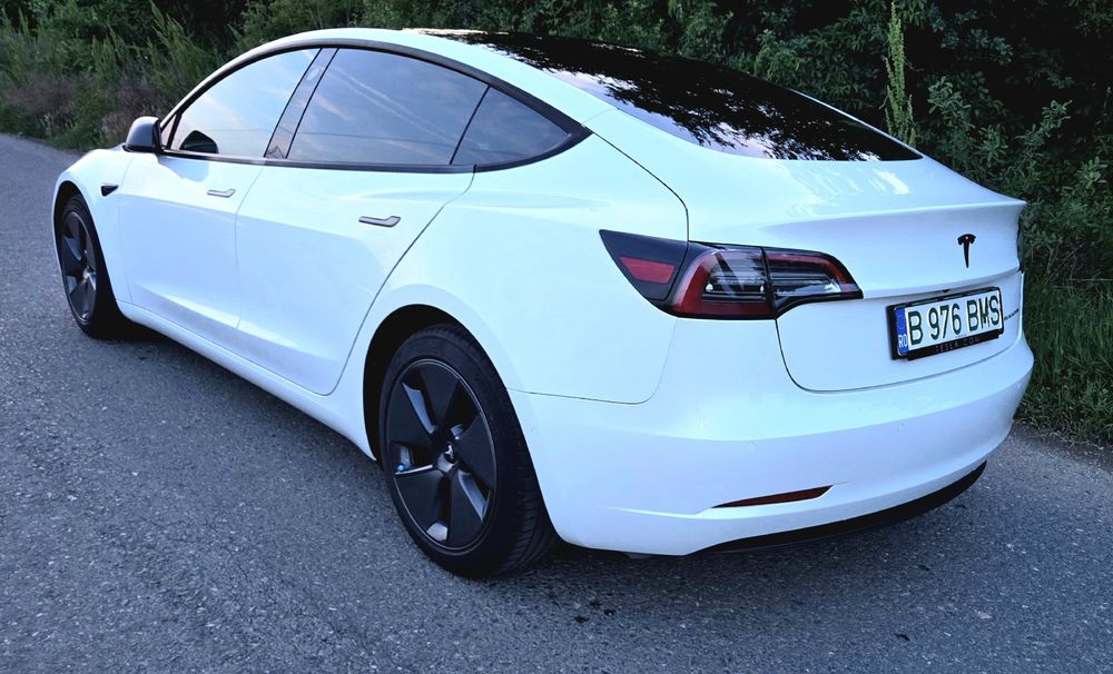 Tesla /Model 3/2021