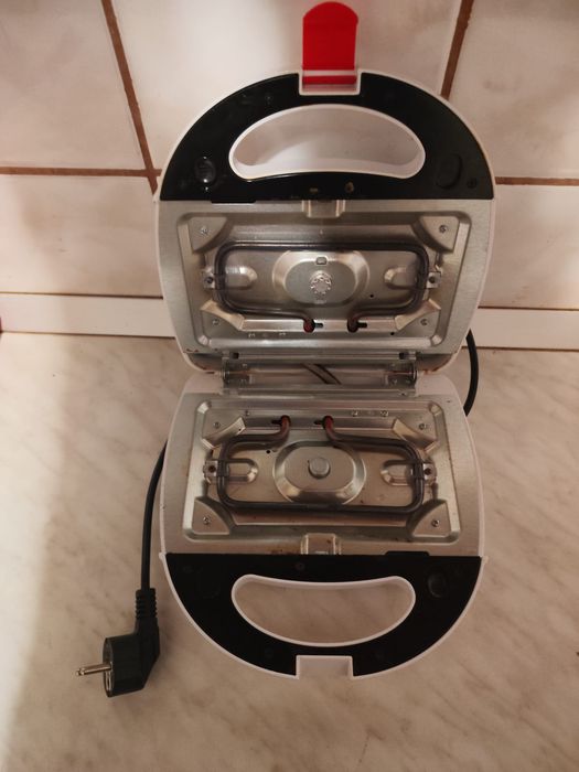 Vând sandwich maker