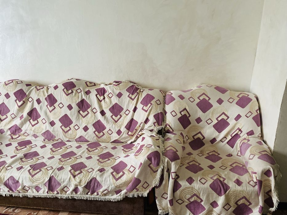 Диван вместе с кресло