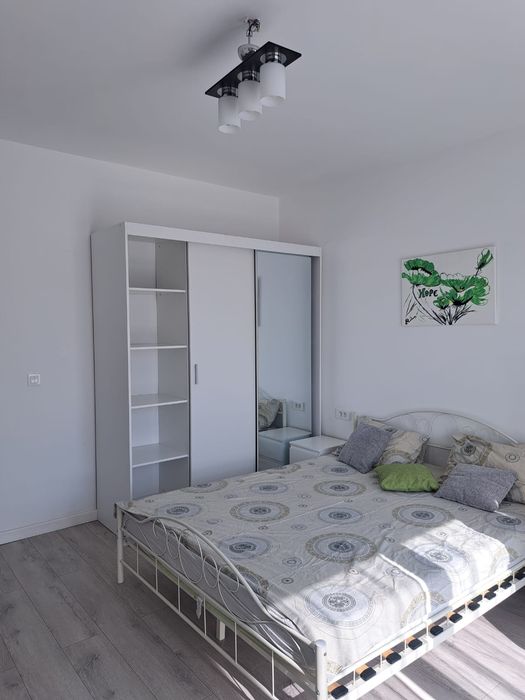 Inchiriez garsoniera Plaza Exigent