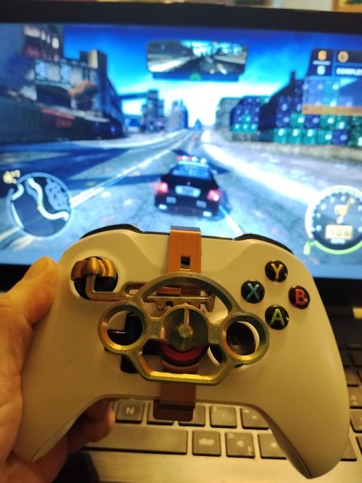 Vând volan Xbox One printat 3D