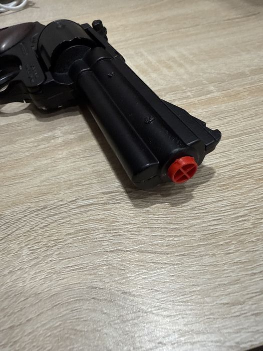 Игрушечный револьвер