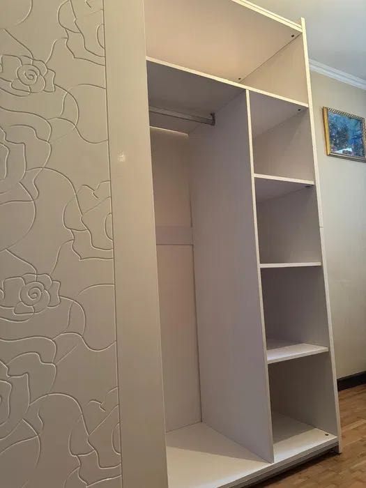 Белый шкаф глянцевый