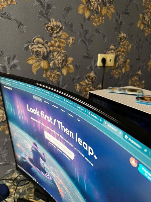 Монитор Samsung изогнутый