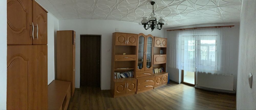 Apartament cu 3 camere de vânzare în Curtea de Argeș